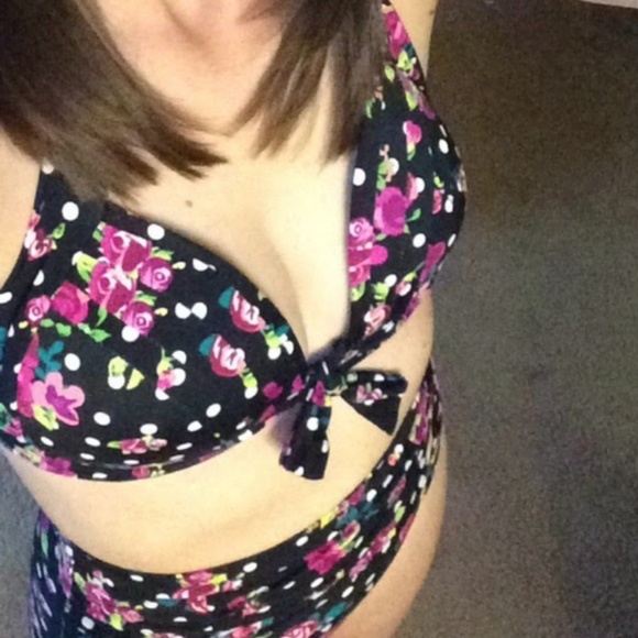 Bathing suit - Picture 3 of 3